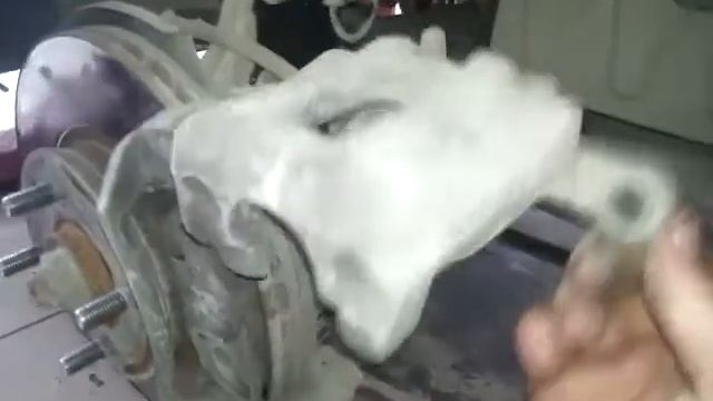 Киа Рио! Замена передних тормозных колодок. смотреть онлайн