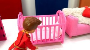 День рождения Штеффи! Куклы мамы и дочки Барби на празднике. Видео для девочек