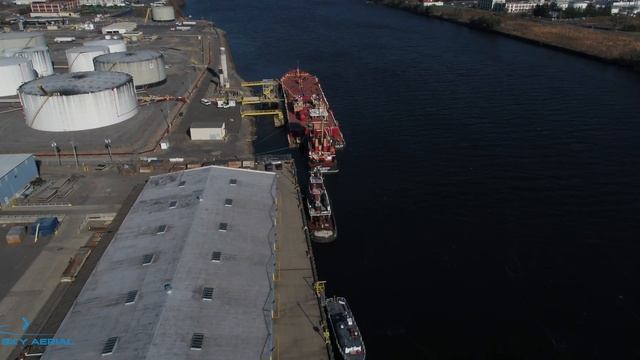 Cargo Ship BBC Aquamarine Being Loaded at the Port of Albany -- Albany NY смотреть онлайн