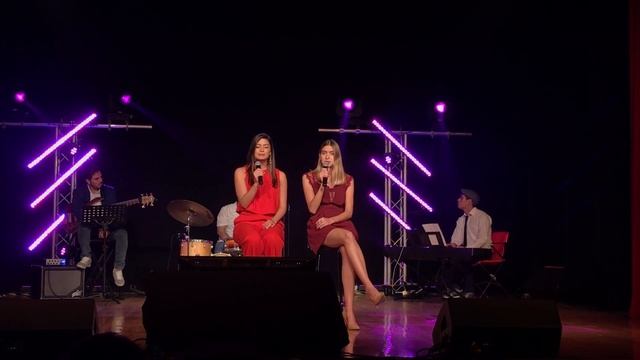 Million Reasons by RossanaBarrera y ReginaBarrera смотреть онлайн