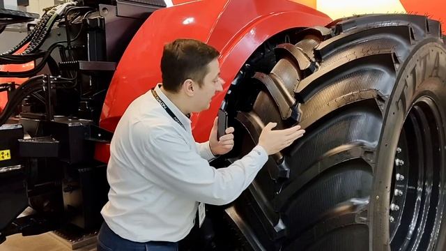 Видеообзор шины 710/70R38 TITAN AG53V. Выставка Агросалон 2022 смотреть онлайн
