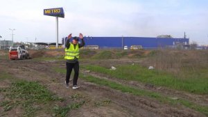 Маленький погрузчик сломался - Дима на тракторе едет ремонтировать