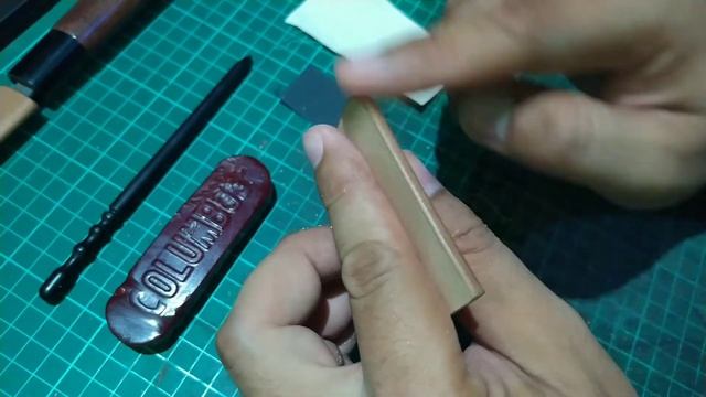 Leathercraft Tutorial : How To Use Columbus Wax For Edge Burnishing (Cara Menggunakan Columbus Wax)