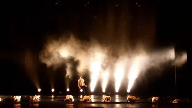 Шоу под дождём смотреть онлайн