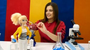 Хлоя переоделась в костюм Леди Баг — Пока Маринетт нет дома, Хлоя забрала ее вещи и ...Адриана!