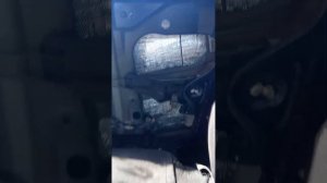 шумоизоляция задней правой двери хонда фрид спайк.