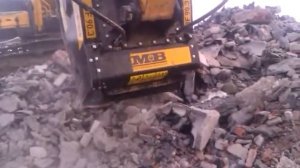 Демонстрация работы дробильного ковша BF 90.3