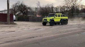 Как едет Гелендваген 6х6 по разбитым дорогам!