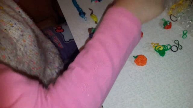 Плетение всякой всячины из резинок смотреть онлайн