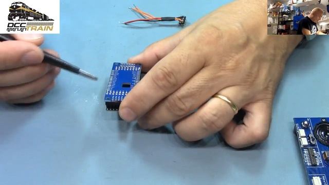 How not to destroy your trains while working on them Soldering ESU Loksound Select L смотреть онлайн