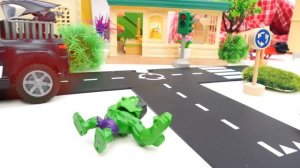 Сломали гидроцикл, Халк помогает чинить грузовик! Видео про игрушки и игры для детей