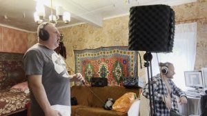 Запись вокала для кавер-версии Sin - Nine Inch Nails.
В студии с Карлом.