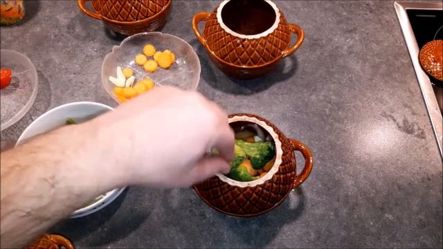 Горшочки с мясом.