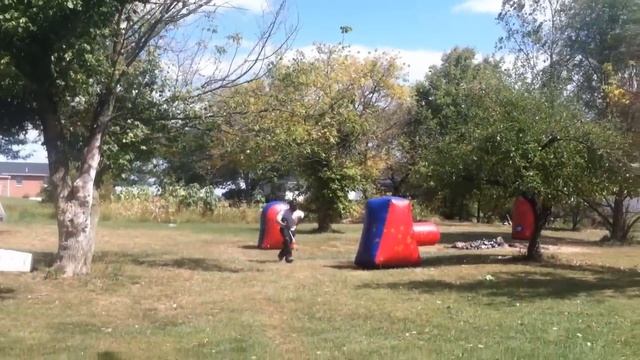 Backyard Paintball with AirUps смотреть онлайн