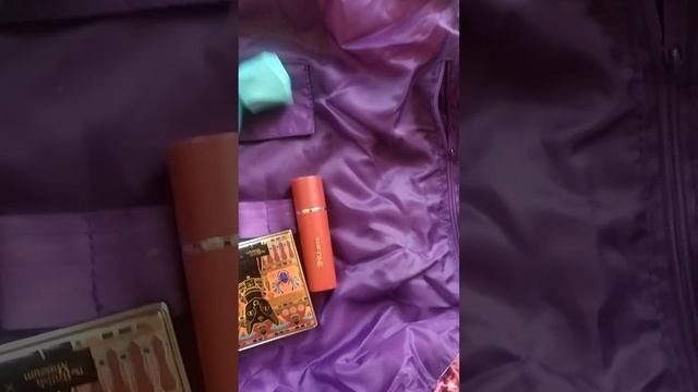 Коротенький отзыв о косметичке-торбочке-коврике😂 Орифлейм.И о аксессуаре для мытья кистей смотреть онлайн