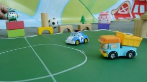 Видео для детей из игрушечных машинок. Игры в игрушки Robocar Poli