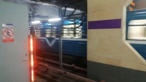 Отправление 81 717 714 "Намерной" и прибытие Пришельца. Станция метро Дунайская.
