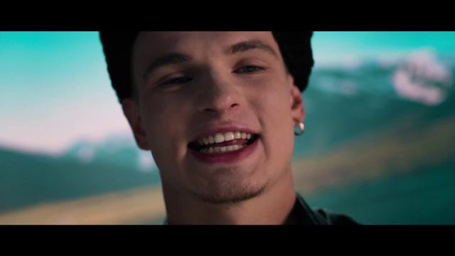 «По полям» смотреть онлайн