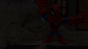 Человек Паук и машина утонувшая в песке! Видео про машинки для мальчиков