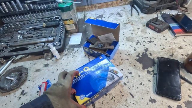 BMW замена колодок и скрип сайлентблока смотреть онлайн