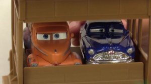 Маквин против Шторма на городской трассе. Игры гонки