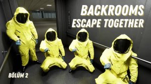 стрим игрушки)  Backrooms: Escape Together (типо страшно))