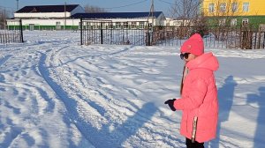 Жаренная картошка.Зима вернулась.Дети чистят снег.
