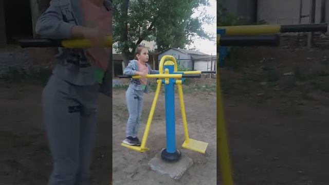 Уличные тренажеры и что с ними делать_взгляд наших детей смотреть онлайн