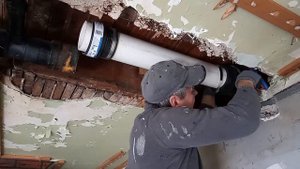 Меняем часть канализационной трубы.