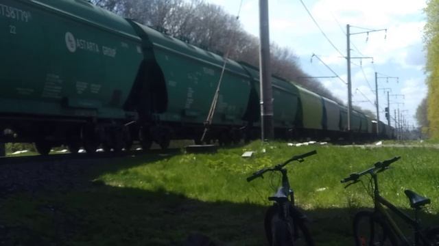 Грузовой ВЛ80т - 1432 с приветливой бригадой смотреть онлайн