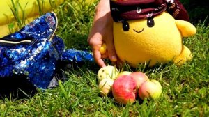 Игры в песочнице: домик для машинок Мокас! Видео про машинки на Капуки Кануки