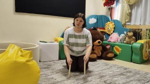 Большие ножки шли по дорожке