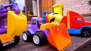 Автовоз для игрушек Капуки Кануки - Видео для детей про машинки и игрушки - Читаем книжку с Машей