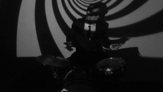 King Flamingo- Spooked! (Official Video) смотреть онлайн