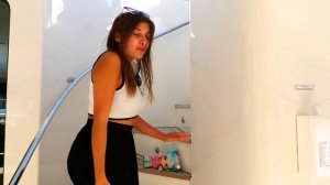 Маша и Дикая Кошка на яхте - Видео для детей Капуки Кануки - Веселая детская песенка "Не толкайся"