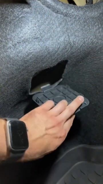 How to open you gas door with the emergency latch. смотреть онлайн