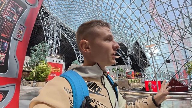 Holdik Live ФЕРРАРИ ПАРК В АБУ-ДАБИ  У МЕНЯ ЧУТЬ НЕ ВЫПАЛИ ЗРАЧКИ ОТ ЭТОЙ ГОРКИ