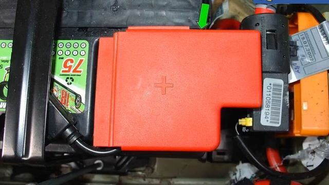 MINI Cooper R50 - R53 Battery Replacement and Tender Installation смотреть онлайн