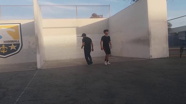 Locke High School Handball "Beaners play for green cards" смотреть онлайн