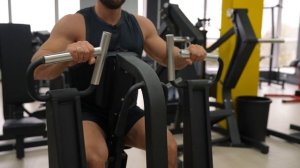 Обзор на тренажер "Рычажная тяга на спину" от Ultra Gym.