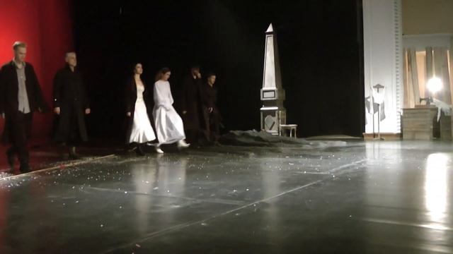 06.11.2022. Поклон на 3-м премьерном показе спектакля «На бойком месте» смотреть онлайн