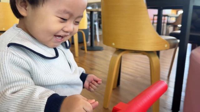 육아VLOG🤷🏻♀️ '이게뭐야?'병 걸린 20개월 아기. 키즈카페 눈치게임 대성공. 깻잎전 만들기 смотреть онлайн