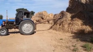 Трактор Т-40 и самодельный навесной погрузчик рулонов , сделан за несколько часов .