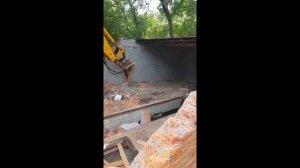 Демонтаж гаража - механизированный снос