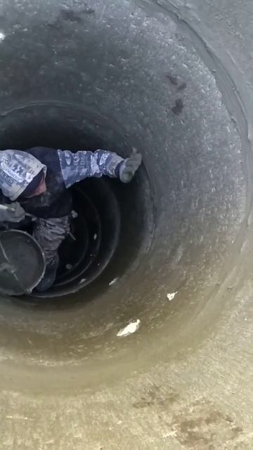 Промазка швов колодца #копкаколодца #колодцы #омск #