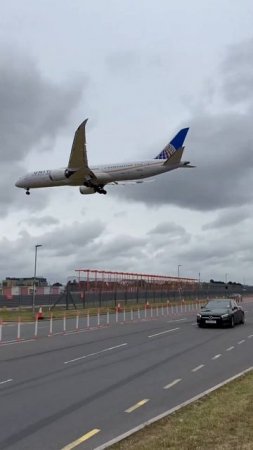 United Boeing 787 landing #airplane #london #usa #uk #aviation