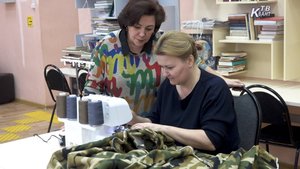 Библиотекари Зарайска шьют одежду для бойцов.