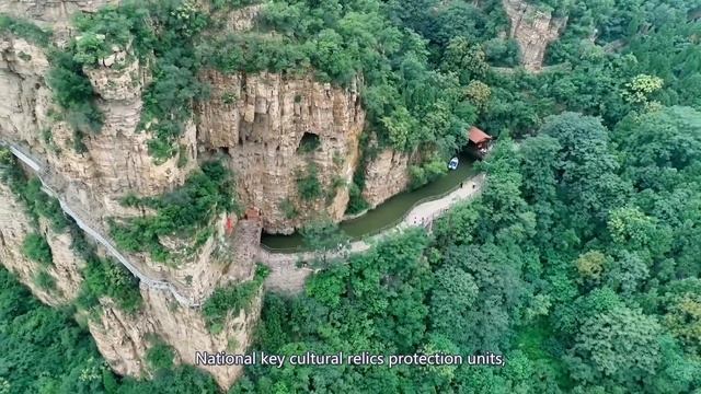 Aerial China：Red flag canal, an artificial river hanging on the Taihang Mountain紅旗渠，懸掛在太行山腰的人工天河 смотреть онлайн