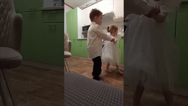 Наши маленькие танцоры 🥰

#детскиетанцы #современныетанцы #активныйобразжизни