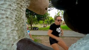 Егор и мама в парке развлечений | Сиреноголовый следит за нами на ТРАКТОРЕ